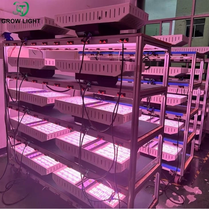 Waterproof grow light for commercial greenhouse